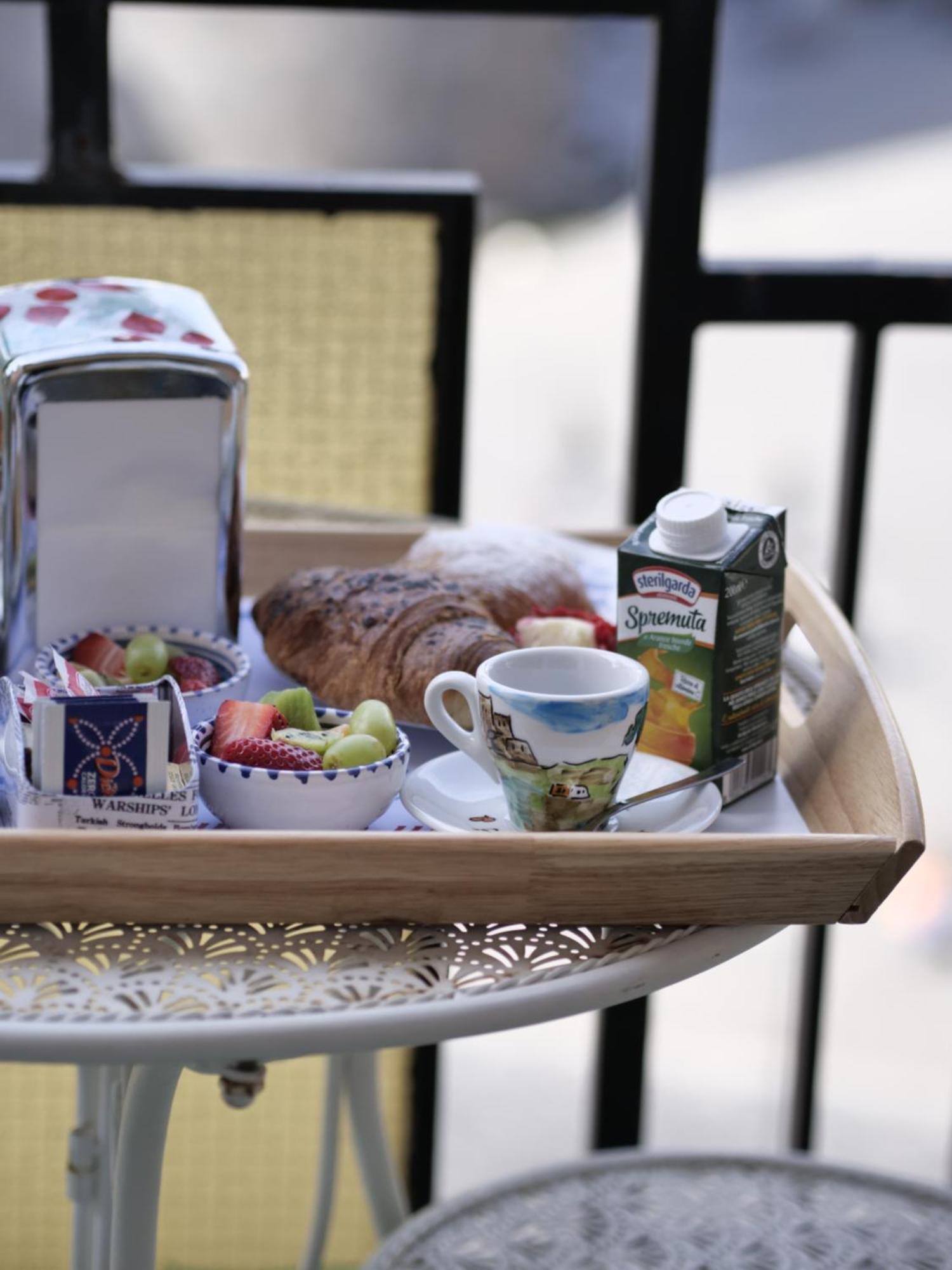 Bed and Breakfast Happy In Neapol Zewnętrze zdjęcie